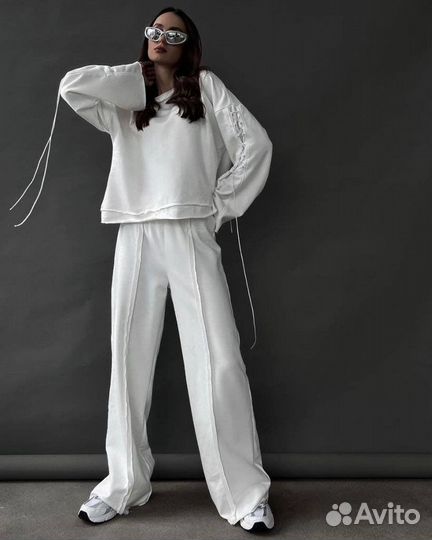 Женский спортивный костюм