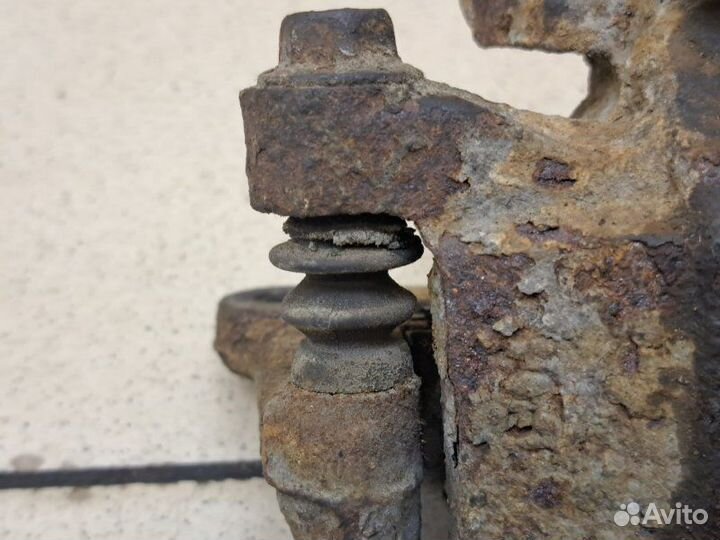 Суппорт задний правый Mitsubishi Outlander