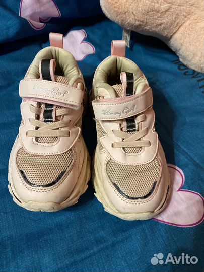Кроссовки на девочку 28