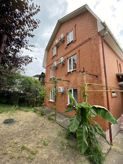 Комната 12 м² в 6-к., 1/3 эт.