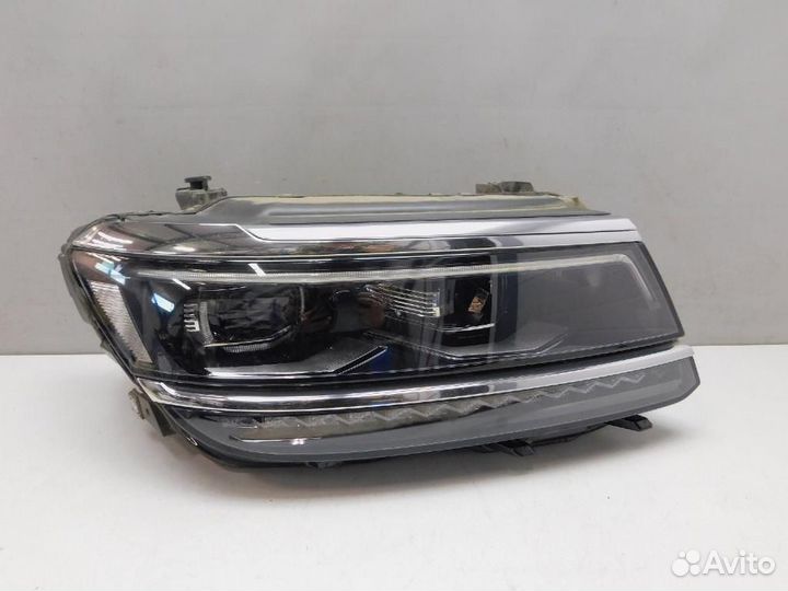 Фара правая Volkswagen Tiguan