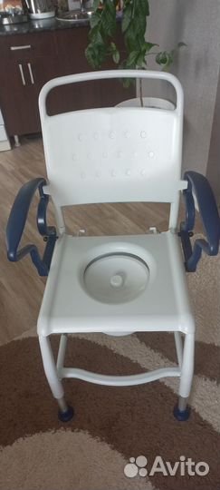 Стул-кресло с санитарным оснащением