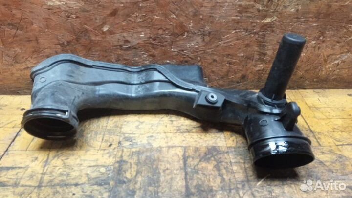 Патрубок интеркулера Volvo V40 2019