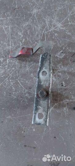 Крюк капота Mercedes w639