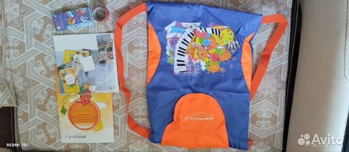 Рюкзак и подарки для маленьких