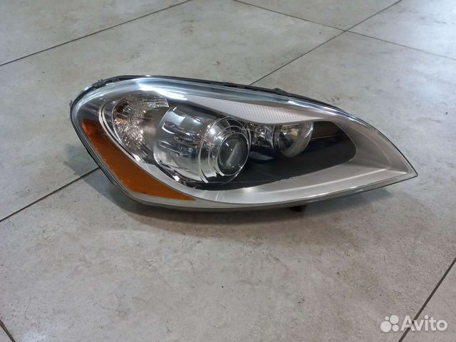 Фара ксенон правая Volvo XC60 2008-2013 год
