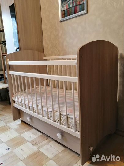 Детская кроватка с пеленальной доской