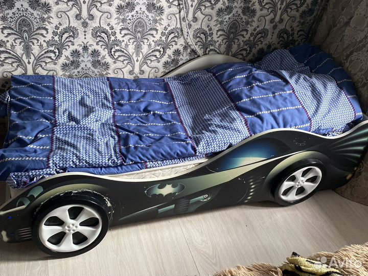 Детская кровать машина