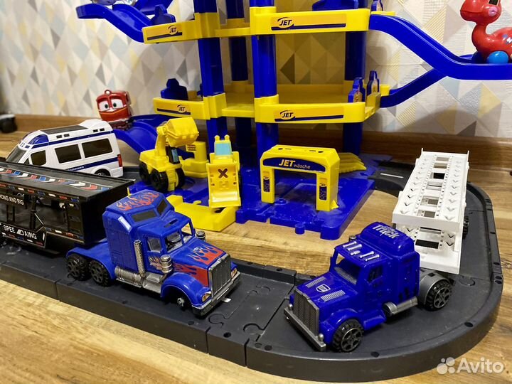 Гараж с машинками