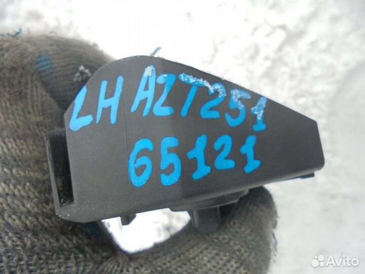 Крепление бампера заднее левое Toyota Avensis