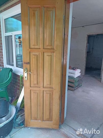 Дверь входная деревянная