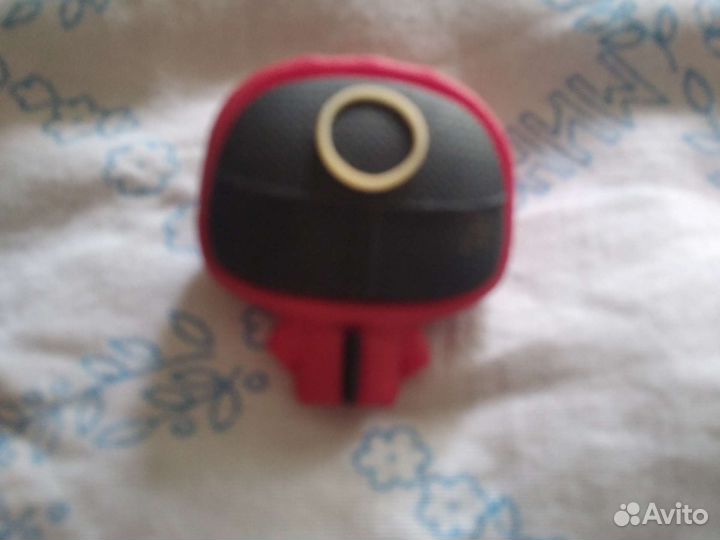 Фигурка из игры кальмара круг