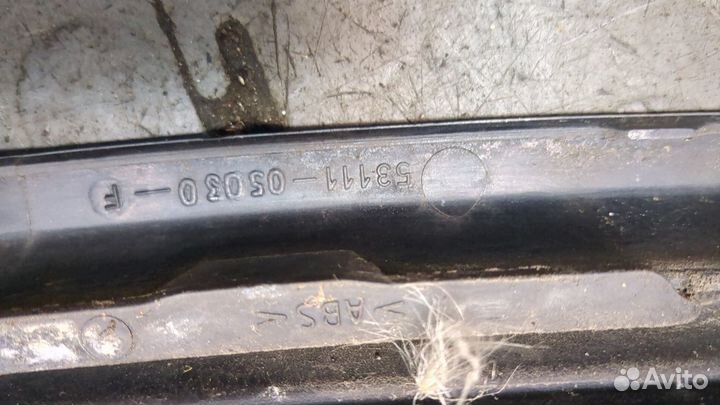 Решетка радиатора Toyota Avensis 1