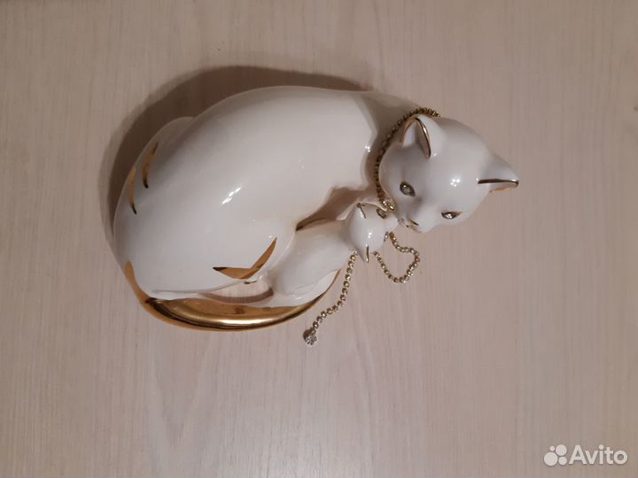 Фигурка фарфор