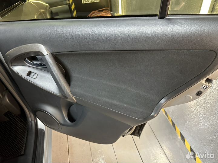 Toyota RAV4 2.4 AT, 2012, 123 000 км