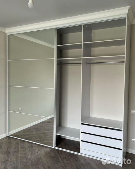 Книжный шкаф