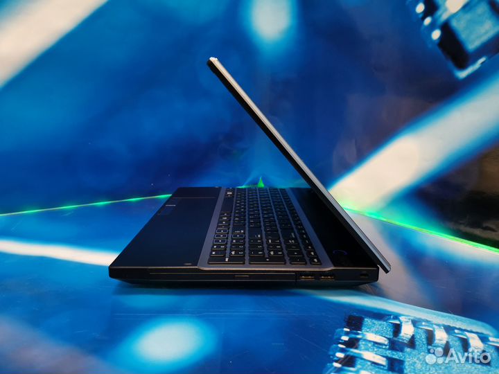 Ноутбук Samsung для офиса и дома на SSD