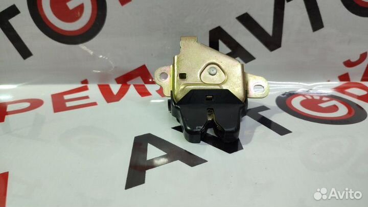 Замок крышки багажника Toyota Corona Premio ST210