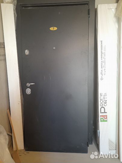 Входная дверь