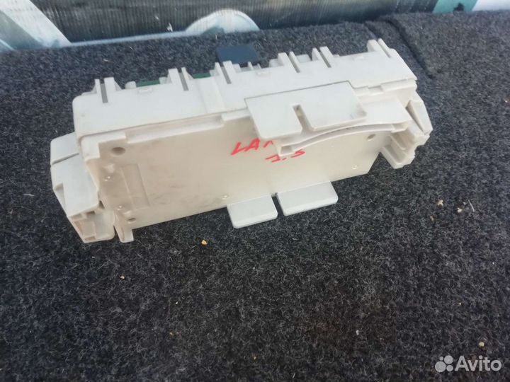 Салонный блок предохранителей Mitsubishi Lancer 1