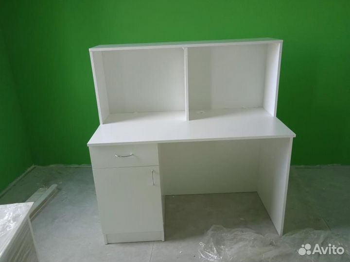 Ресепшн/стол администратора