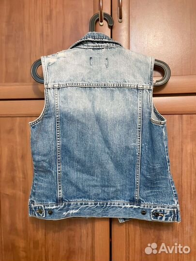 Джинсовая жилетка 44