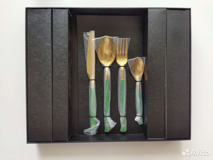 Набор столовых приборов в подарочной упаковке