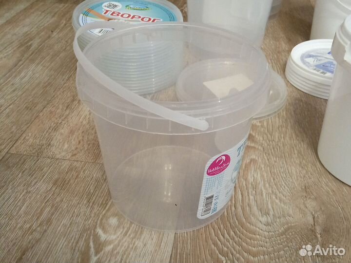 Пустые пластиковые вёдра 1 л и 0,8 л