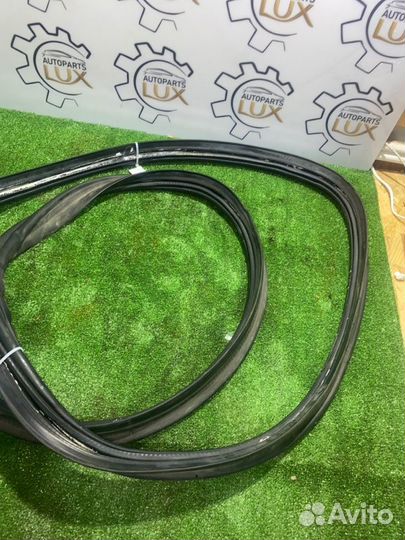 Уплотнитель багажника задний Mini Countryman F60