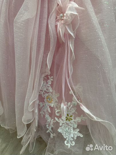 Платье праздничное на девочку 134 140