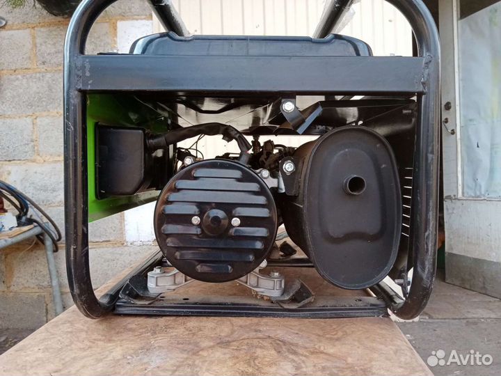 Бензиновый генератор