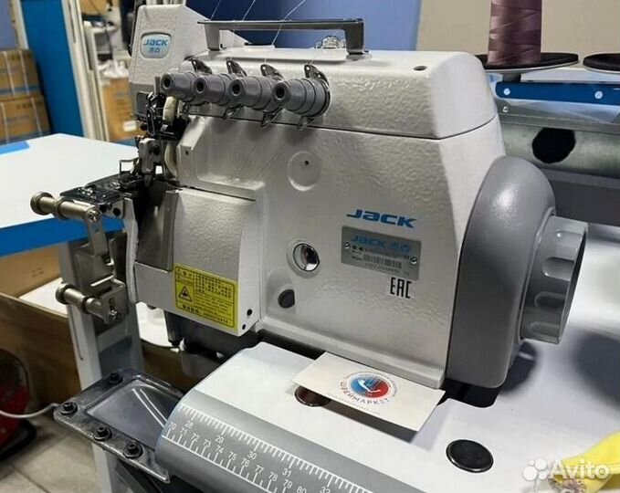 Рукавный оверлок с роликами для вшивания горловины