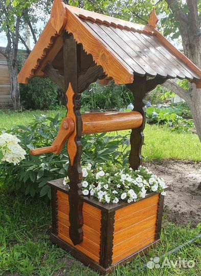 Колодец декоративный под цветы для сада