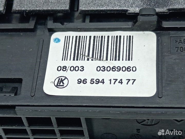 Блок кнопок для Peugeot-Citroen 308 98060428XT