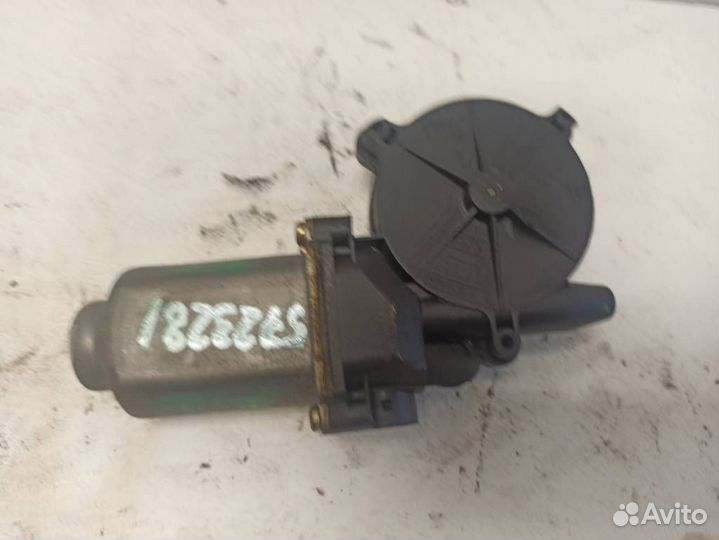 Моторчик переднего правого стеклоподъемника