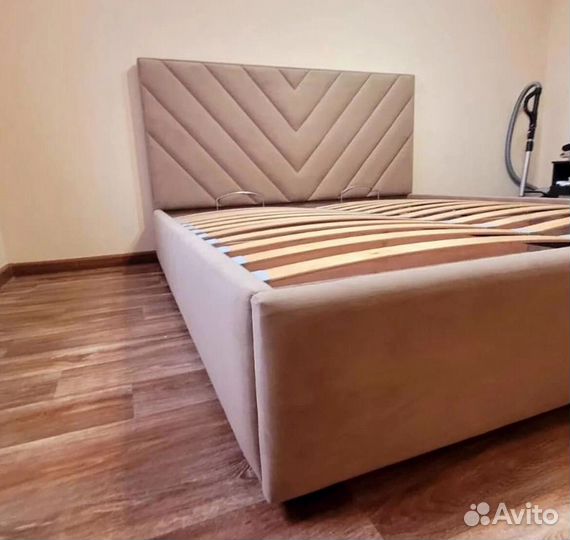 Кровать с подъемным механизмом