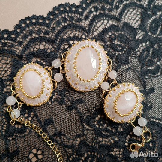 Браслет с кварцем и бисером