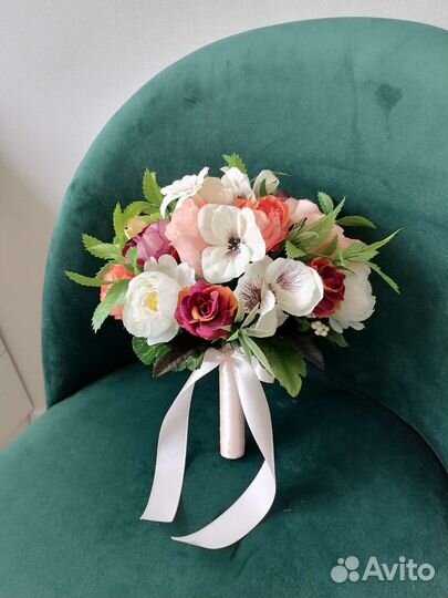 Букет из искусственных цветов в наличии