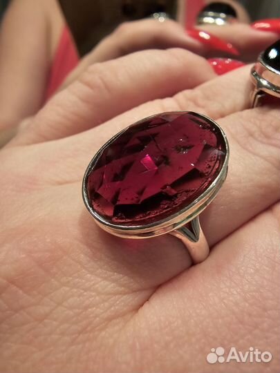 Комплект с природными гранатами. Серебро