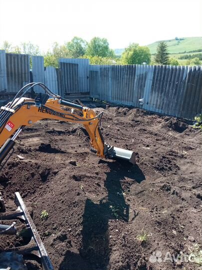 Мини-экскаватор