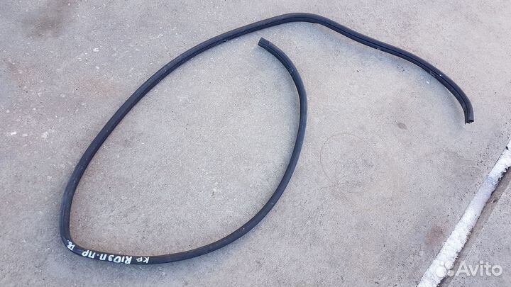 Уплотнитель проема передней правой двери kia rio 3