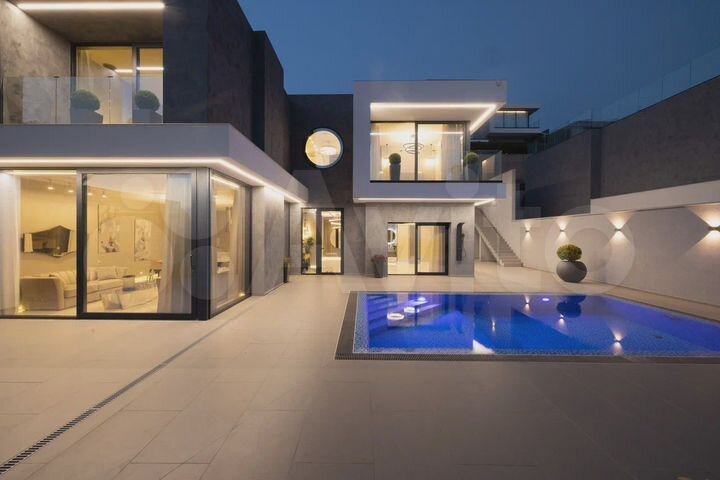 Коттедж 312 м² на участке 4,4 сот.