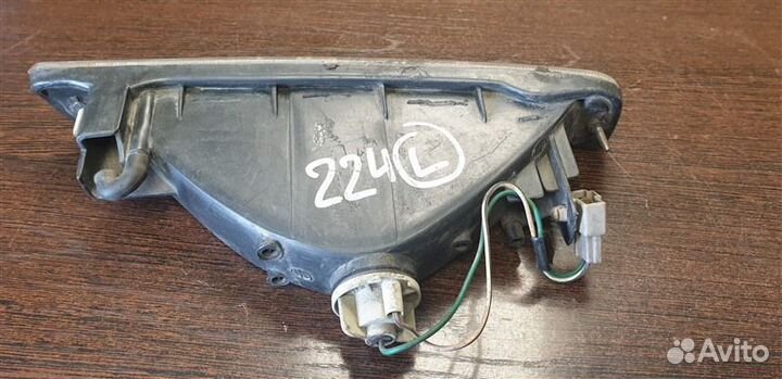 Поворотник передний левый Toyota Land Cruiser