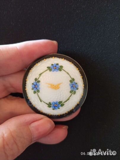 Раритет. Старинная брошь с гильошированной эмалью