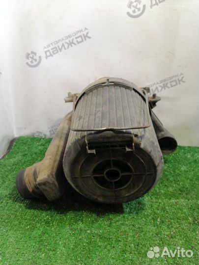 Корпус воздушного фильтра Volkswagen Transporter