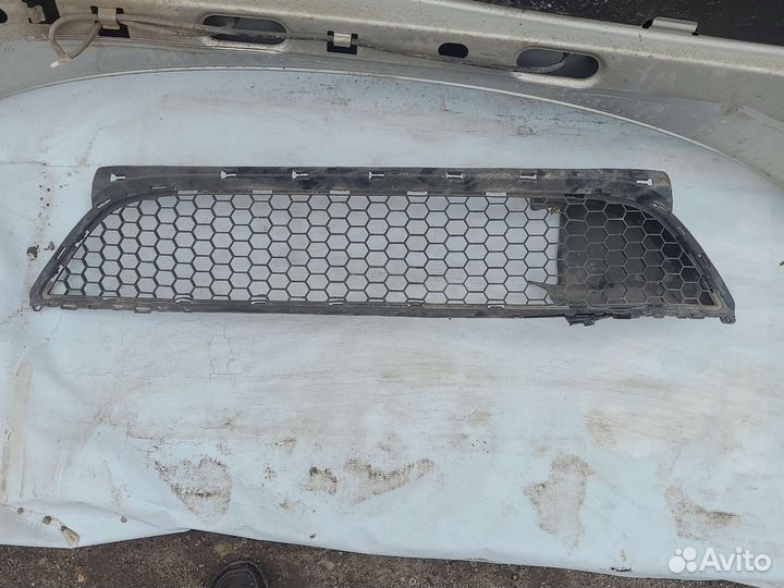Решетка в бампер renault logan 1