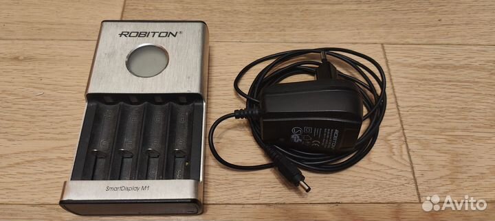 Зарядное устройство robiton smart display m1