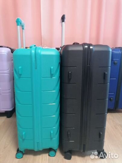 Чемодан на колесах из полипропилена