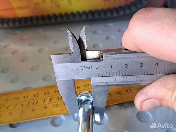 Ось маятника на питбайк