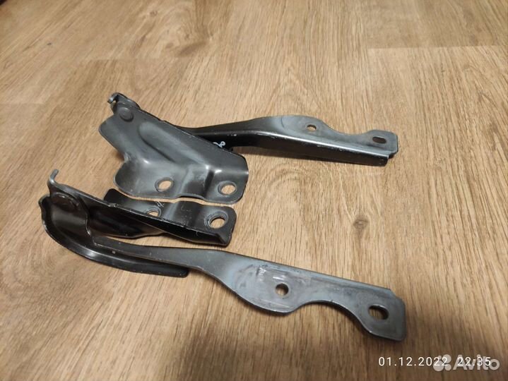 Петля капота Mazda CX-30